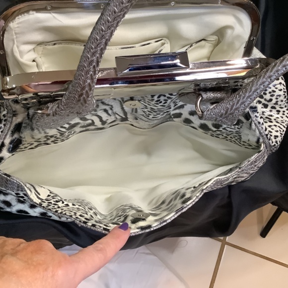 EUC animal leopard cheetah black/white shoulder bag beauty - Picture 10 of 17